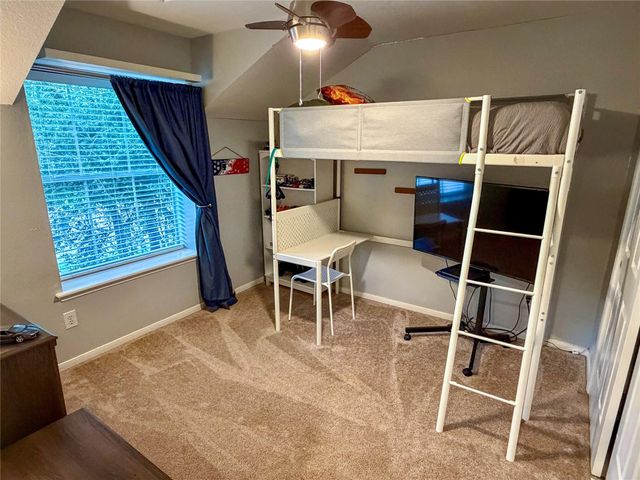 19 E New Avery Place, The Woodlands, TX 77382