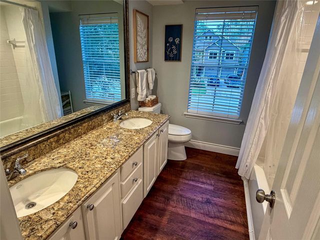 19 E New Avery Place, The Woodlands, TX 77382