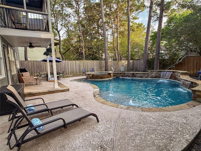 19 E New Avery Place, The Woodlands, TX 77382