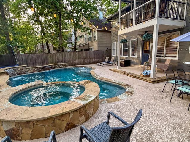 19 E New Avery Place, The Woodlands, TX 77382