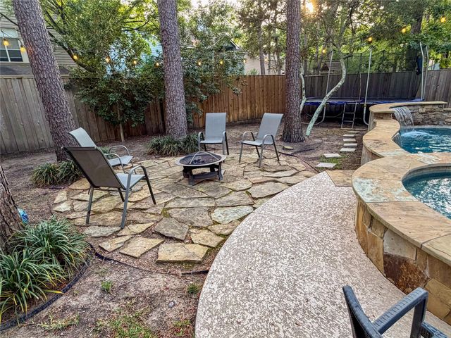 19 E New Avery Place, The Woodlands, TX 77382