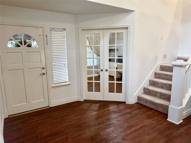 19 E New Avery Place, The Woodlands, TX 77382