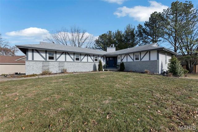 266 Savoy Drive, Lake St Louis, MO 63367