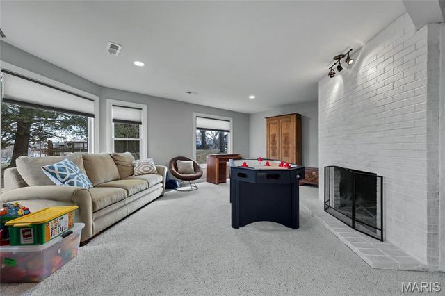 266 Savoy Drive, Lake St Louis, MO 63367