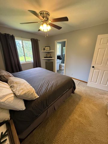 4283 Woodstock Road, Waterford Twp, MI 48328