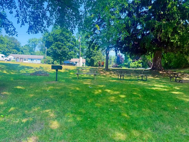 4283 Woodstock Road, Waterford Twp, MI 48328