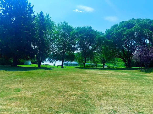 4283 Woodstock Road, Waterford Twp, MI 48328