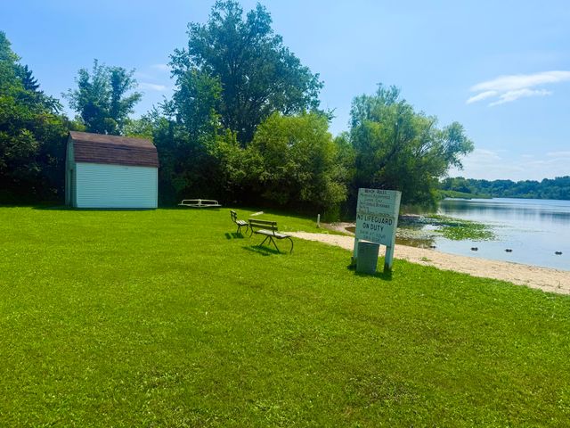 4283 Woodstock Road, Waterford Twp, MI 48328