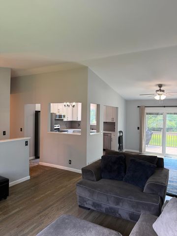 4283 Woodstock Road, Waterford Twp, MI 48328