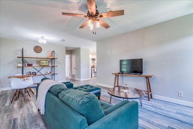 170 Whitetail LN, Dale, TX 78616