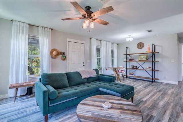 170 Whitetail LN, Dale, TX 78616