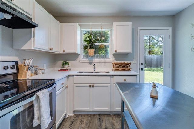 170 Whitetail LN, Dale, TX 78616