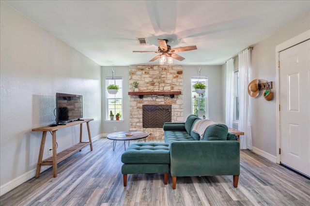 170 Whitetail LN, Dale, TX 78616
