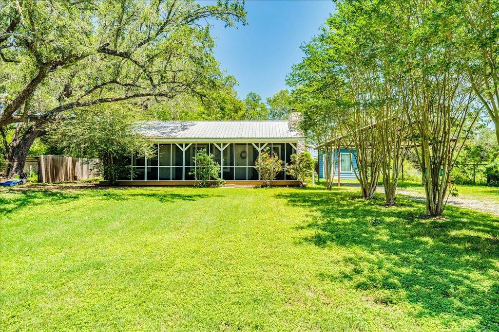 170 Whitetail LN, Dale, TX 78616