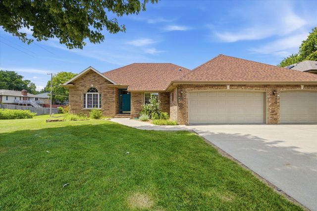 909 E Maplewood Street, Springfield, MO 65807