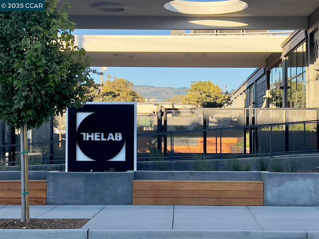 905 61St St, Oakland, CA 94608