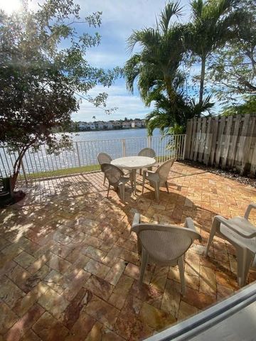 6834 NW 107th Pl, Doral, FL 33178