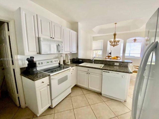 6834 NW 107th Pl, Doral, FL 33178