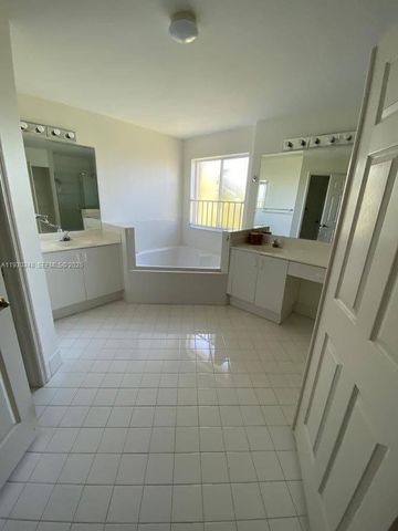 6834 NW 107th Pl, Doral, FL 33178