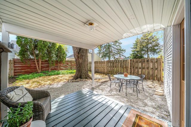 821 W 6TH AVENUE, Oshkosh, WI 54902