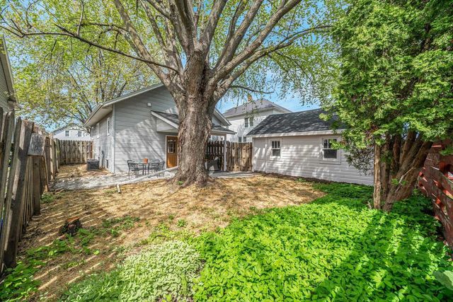 821 W 6TH AVENUE, Oshkosh, WI 54902