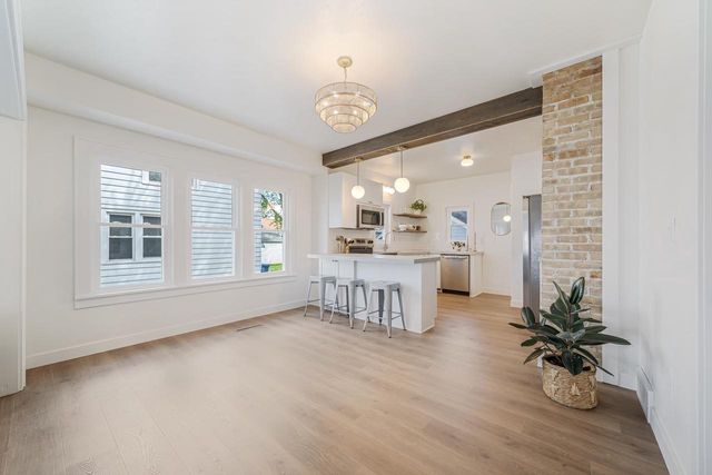 821 W 6TH AVENUE, Oshkosh, WI 54902