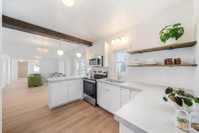 821 W 6TH AVENUE, Oshkosh, WI 54902