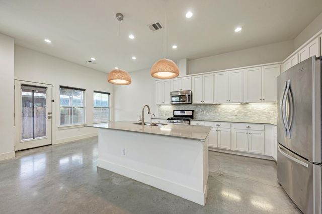 1000 Taulbee LN B, Austin, TX 78757