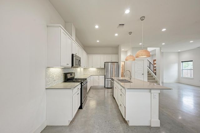 1000 Taulbee LN B, Austin, TX 78757