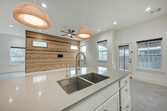 1000 Taulbee LN B, Austin, TX 78757