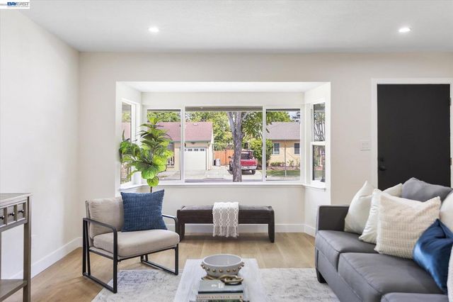 26095 Underwood Ave, Hayward, CA 94544