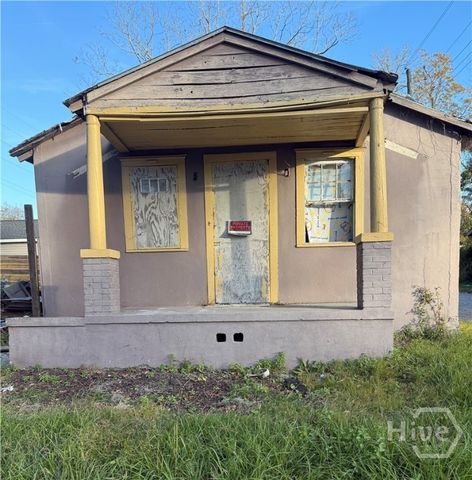 819 W 52nd, Savannah, GA 31405