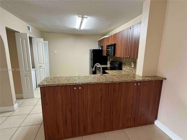 5701 Riverside Drive 204B6, Coral Springs, FL 33067