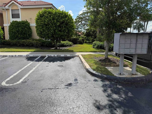 5701 Riverside Drive 204B6, Coral Springs, FL 33067