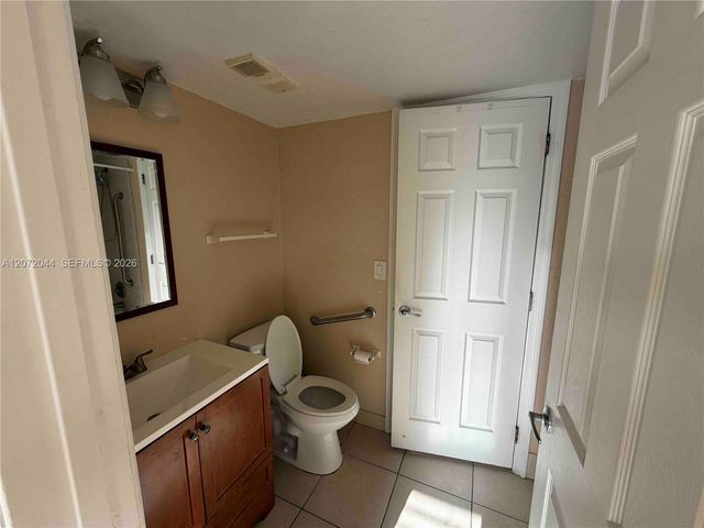 5701 Riverside Drive 204B6, Coral Springs, FL 33067