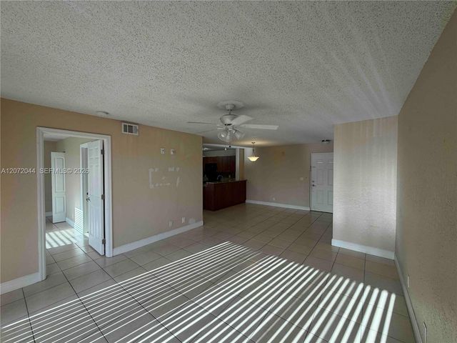 5701 Riverside Drive 204B6, Coral Springs, FL 33067