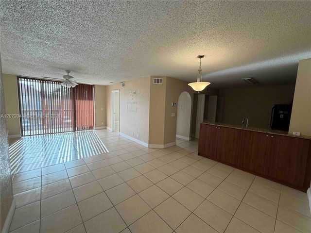 5701 Riverside Drive 204B6, Coral Springs, FL 33067
