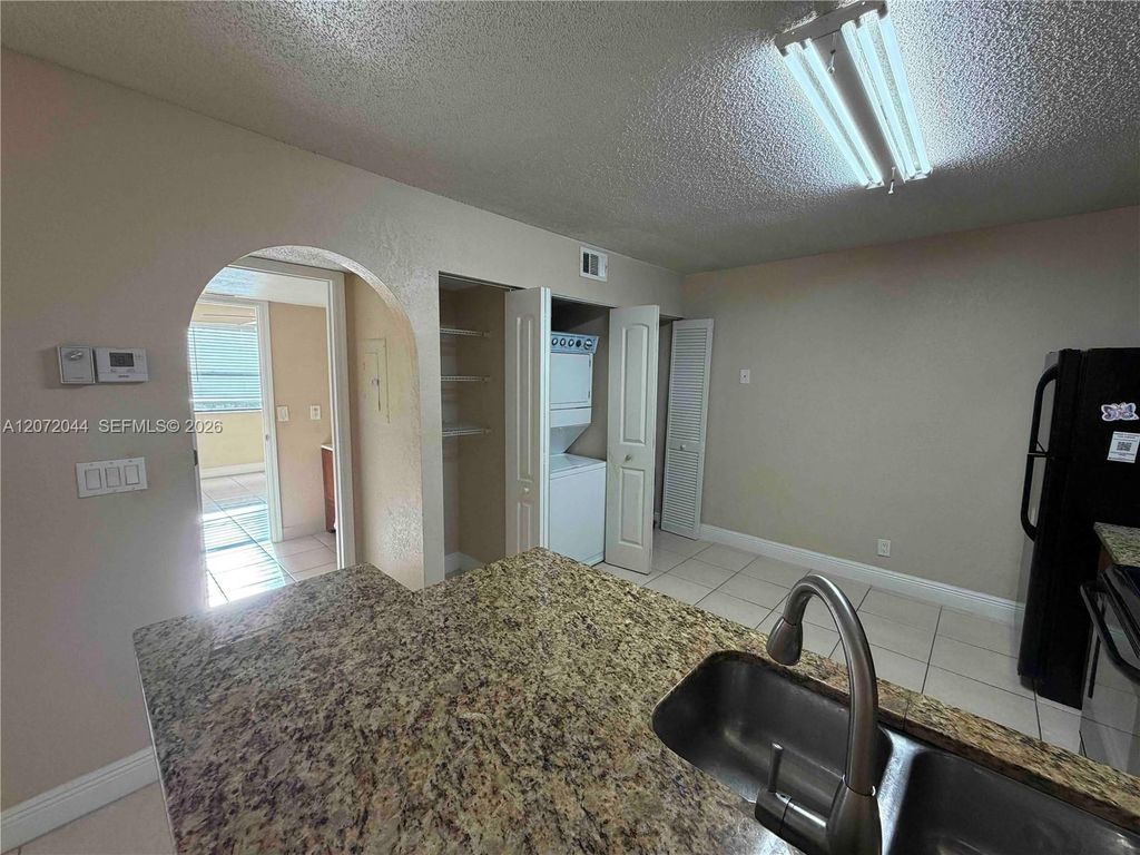 5701 Riverside Drive 204B6, Coral Springs, FL 33067