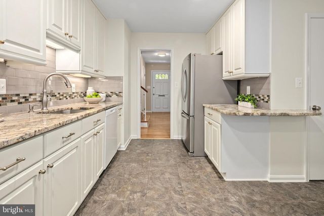 7018 OLD CABIN LN, North Bethesda, MD 20852
