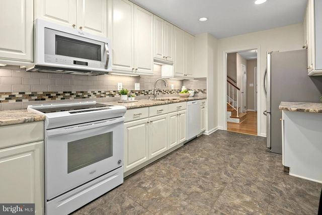 7018 OLD CABIN LN, North Bethesda, MD 20852