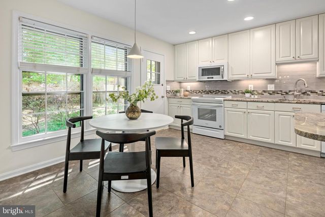 7018 OLD CABIN LN, North Bethesda, MD 20852