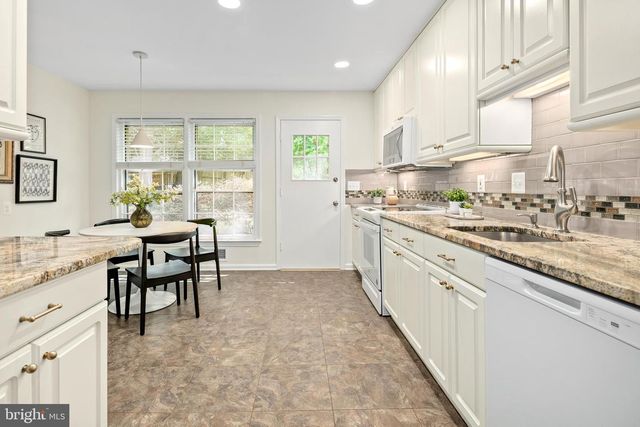 7018 OLD CABIN LN, North Bethesda, MD 20852