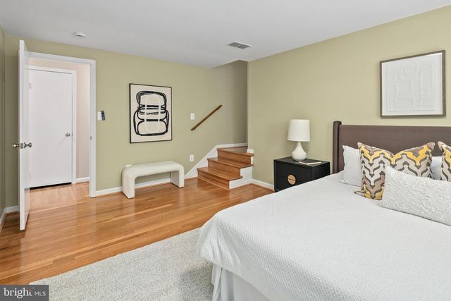 7018 OLD CABIN LN, North Bethesda, MD 20852