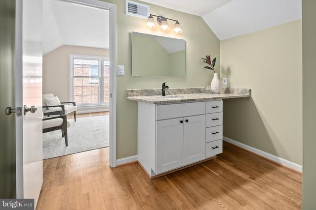 7018 OLD CABIN LN, North Bethesda, MD 20852