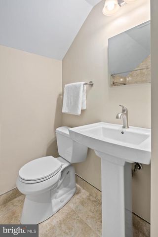 7018 OLD CABIN LN, North Bethesda, MD 20852