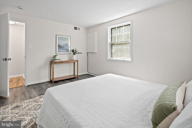 7018 OLD CABIN LN, North Bethesda, MD 20852