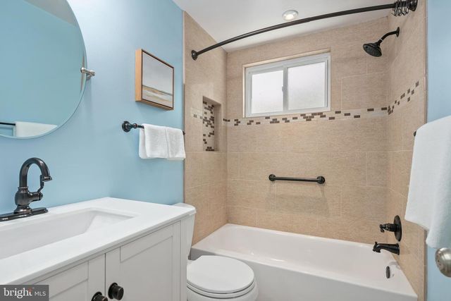 7018 OLD CABIN LN, North Bethesda, MD 20852