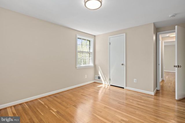 7018 OLD CABIN LN, North Bethesda, MD 20852