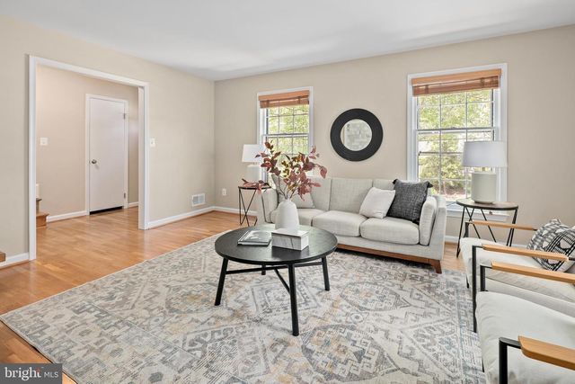 7018 OLD CABIN LN, North Bethesda, MD 20852