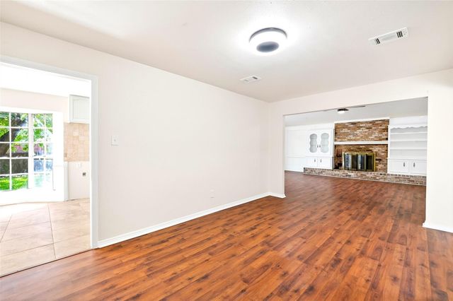 15207 Pleasant Valley Road, Houston, TX 77062